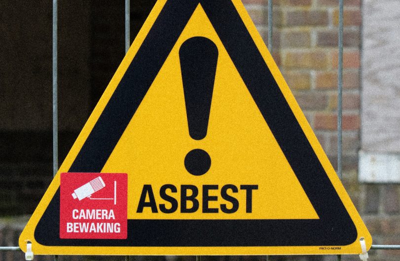 De vondst van asbest is vervelend en vereist een expert.
